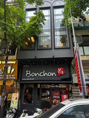 hot! cho thuê nhà mặt phố hàng da dt 70m2x4t - mt 4m - vị trí đặc địa ngay ngã 6 chợ hàng da