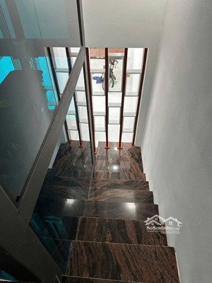 ô tô vào nhà - ngõ thông kinh doanh - thang máy - thoáng trước sau.