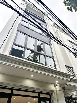 dãy nhà siêu đẹp mặt ngõ chợ hàng thông hồ sen, mở kinh doanh buôn bán nhỏ thì quá đẹp