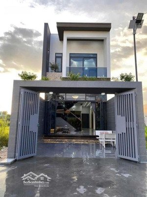 chính chủ cần bán căn nhà trệt lầu mới cách ql 13 vào 300m mặt tiền đường nhựa