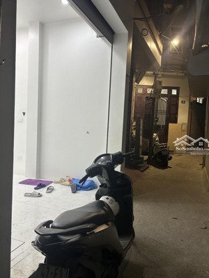 nhà đẹp- 10m ra oto - văn chương - đống đa - đủ nội thất - về ở ngay - hàng xóm phố cổ,