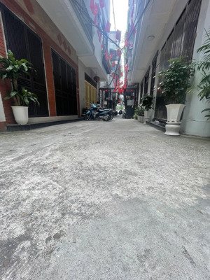 chính chủ giảm sốc 9 tỷ - xuân thủy 220m2 mt 12m