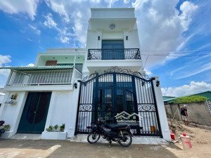 nhà siêu rộng p3, tp mỹ tho, tg cũ. dt:4,5x14,8 có 3pn hướng tây. giá: 1,92 tỷ tl