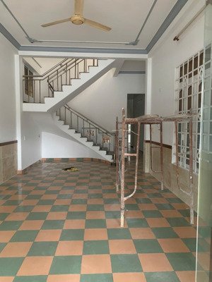 nhà mặt tiền 605 hòa tiến cần bán .