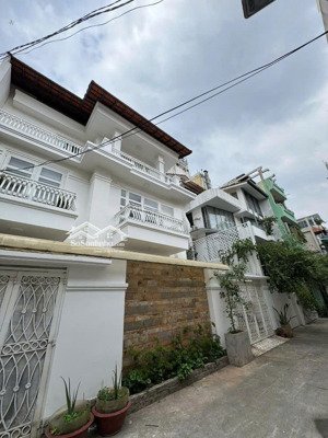 hạ 5 tỷ siêu phẩm biệt thự-mt nguyễn thành ý, quận 1, dt 12.5x15m, vuông vức 3 tầng, giá còn 54 tỷ