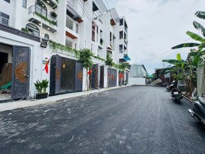 nhà 1 trệt 4 lầu đường 10m thạnh xuân 25 full nội thất full giá 7.3 tỷ thương lượng