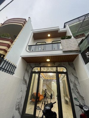 bán nhà 2 tầng mới ở chiến lược, bình tân. xe hơi tận cửa. diện tích 64,5m2, nở hậu, giá 5ty58