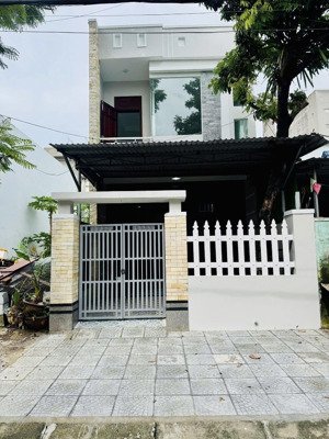chính chủ gửi bán nhà 2 tầng mt phú xuân 5,p hoà khánh.đà nẵng