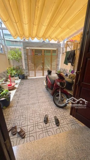 hiếm: mặt tiền kinh doanh 4 tầng 100m2 ngay cđ công thương q9 chỉ nhỉnh 10đ