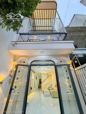 bán nhà đẹp hẻm số 8 phú thuận,quận 7 liền kề phú mỹ hưng dt 100m2 đất giá 5tỷ800tr.lh 