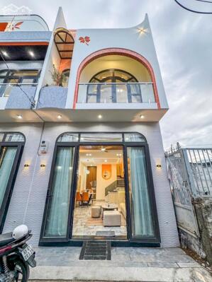 Nhà lầu xây mới hiện đại - Gần siêu thị Mega và chợ Hưng Lợi