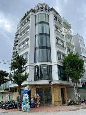 cho thuê toà nhà lô góc nguyễn trãi - khuất duy tiến diện tích 180m2 xây 6 tầng. mặt tiền cực khủng