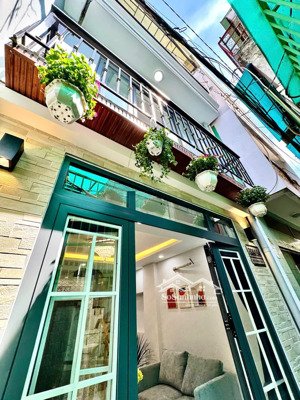 nhà đẹp giá tốt ngay trung tâm bình thạnh cách mặt tiền bùi đình tuý chỉ 20 bước chân- giá 4,5 tỷ