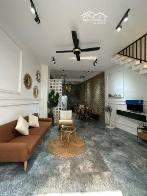 khách gửi sang hợp đồng cho thuê nhà đẹp full nội thất đường trương định - 9 triệu