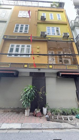 sang nhượng cửa hàng thời trang siêu đẹp phố nhà thờ - hoàn kiếm, dt 45m2, mt4m, giá thuê 65 tr