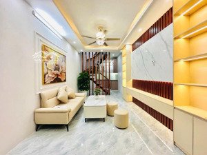 nhà mình ở,cần bán ở bạch mai-hai bà trưng 30m-4 tầng-3,5m mặt tiền- giá 6,6tỷ. sân rộng,nhà đẹp.