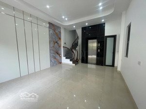 nhà hiếm giữa trung tâm phố nhổn- 48m2 thang máy- ra ga nhổn vài bước chân- ra trường đhcn 200m