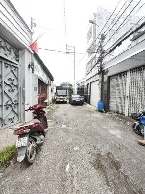 ngang khùng 1/ lê văn khương thới an quận 12 . dtsd 200m2 gia chi nhỉnh 6 ty thôi