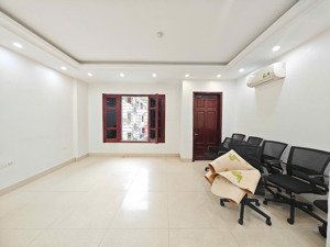 cho thuê nhà tại 90 nguyễn tuân 70m2 3t chỉ 35tr sầm uất sẵn nội thất