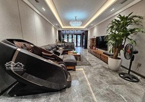 bán nhà độc phẩm nguyễn văn cừ, an cư vững bước. 6 tầng thang máy,58m2 full nội thất đẳng cấp.