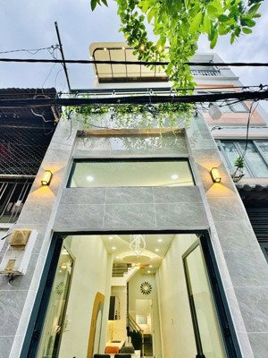 giá 5.38 tỷ chỉ nhỉnh 120tr/m2 có nhà mới giáp ngay q1 15 phút đi bộ