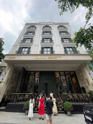 bán nhà sổ đỏ chính chủ mặt phố huế dt 400m2 , mặt tiền 15m , vị trí đẹp