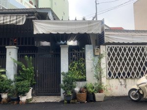 nhà bán đường xe tải chạy thoải mái gd cần bán gấp để giải quyết công việc