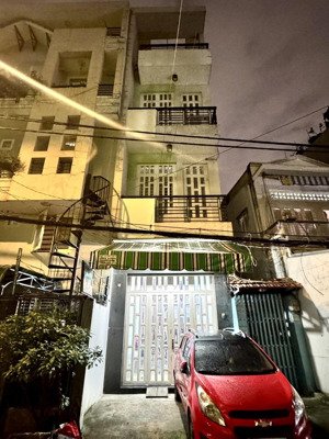 hoàng hoa thám- giáp q1- ô tô tránh- 5 tầng btct chỉ 10 đồng