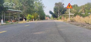 bán đất 2 mặt tiền đường văn công khai, thị trấn dầu tiếng,giá 1,55 tỷ, 572 m2 gần chợ trường học