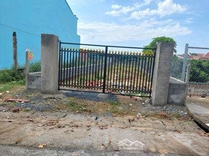 chủ cần tiền gửi bán lô đất 212m2. giá 550 triệu, tại tân thông hội, củ chi. sổ riêng