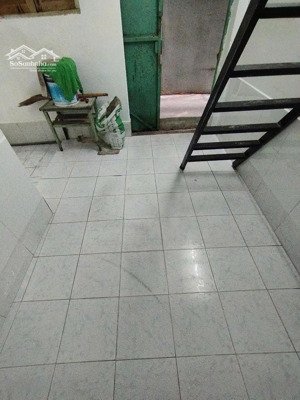 chính chủ bán nhà vuông vức nguyễn cư trinh- trần đình xu q1. 1 trệt 1 gác 20m2 - 2,2 tỷ sổ sẵn.