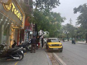 mặt phố kim ngưu. diện tích 43m2 4 tầng. mặt tiền 4m giá 16 tỷ