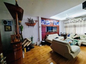 bán nhà phố hoàng cầu-q.đống đa- nhà đẹp- ngõ thông- cạnh vườn hoa 1-6 -45m2-5 tầng-mt 5.1m-17.3 tỷ