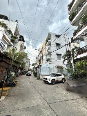 nguyễn văn quá 66 m2 (4 x 17) - 6.4tỷ hẽm lớn xe tải thông tứ phía