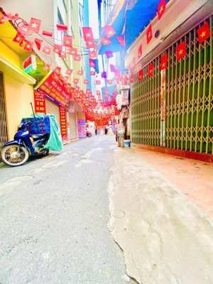 siêu phẩn - mỹ đình -ôtô ngõ thông - nhà đẹp - kinh doanh đỉnh - 40m2- giá 15.4 tỷ e lưu:0973016483