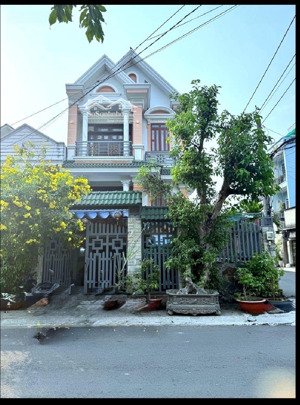 bán biệt thự vip 150m2, 2 mặt tiền, ngay gần metro quận 12.