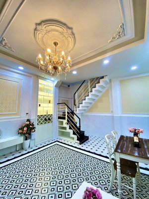 nhà phong cách châu âu ngay hàng xanh - full nội thất xịn - chỉ 4,5 tỷ