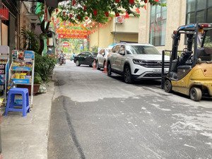 bán toà nhà vp trần duy hưng 7 tầng thang máy mới kính coong gara ô tô đường thông khắp ngã