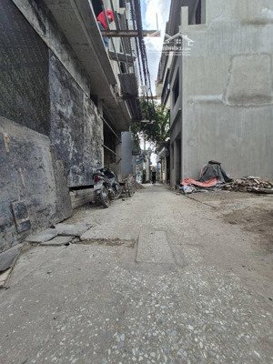 lô góc , nhà mới kính koong , ngõ thoáng vị trí đẹp lĩnh nam 5.9 tỷ