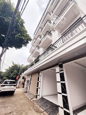 ngõ to như phố , lô góc , ô tô tránh nhà mới kính koong , thang máy nhập khẩu