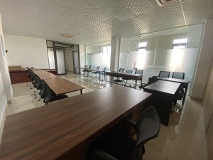 văn phòng đẹp, ngay mặt tiền đường lớn, diện tich đa dạng từ 50m² - 80m² cho doanh nghiệp lựa chọn