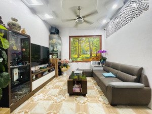 chủ cần bán gấp nhà kim mã dt 50m giá chỉ 12ty ngõ thông gần phố vị trí siêu đẹp full tiện ích