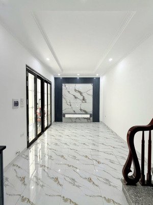 cần bán nhà phố kim ngưu nhà mới 5 tầng thang máy gần phố lớn