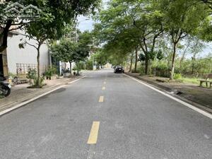 Bán Đất TĐC Giang Biên 40m2 View Dự Án 4 Tòa Chung Cư, Đường Ô Tô Tránh, Thuận Lợi Xây Kinh Doanh