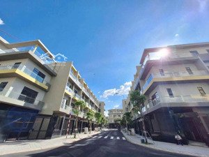 bán gấp căn nhà phố compound ngay siêu thị co.opmart thống nhất. liên hệ em ngay 0365001***