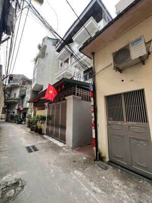 nhà cũ, lô góc cầu giấy cách ô tô tránh 10m, ô tô nhỏ lùi sát cửa xây chdv dt87m2 mt5m giá 17.69 tỷ