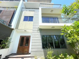 cho thuê nhà 4 phòng ngủ sân vườn lô góc khu mỹ gia giá 30 triệu/tháng