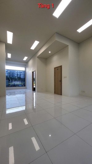 tôi (chính chủ) cần cho thuê tầng 1 và 2 giá 8 triệu/tháng bao phí đã có sẵn điều hoà và rèm