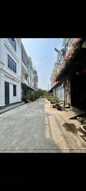 siêu phẩm ngang khủng 10.5m nhà 4 tầng hẽm 7m oto né nhau địa chỉ: thạnh lộc 37