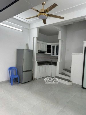 cần bán thịnh quang diện tích 20m2, tầng 2 trở lên 25m x 5 tầng, 5.3 tỷ đống đa